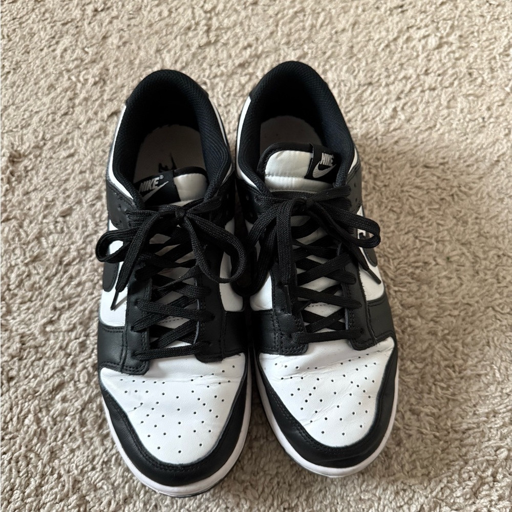 Women’s Nike Pandas Size 9